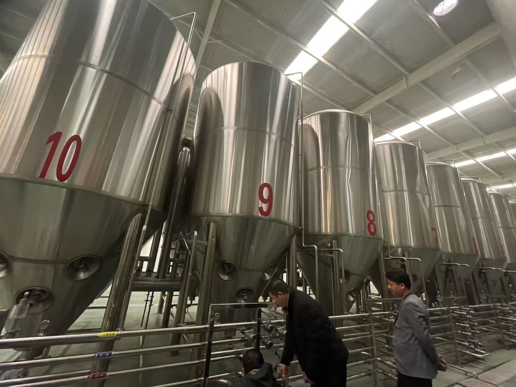 肥西精酿啤酒设备厂—平面布置、设备设计、制造、调试、培训等一条龙服务